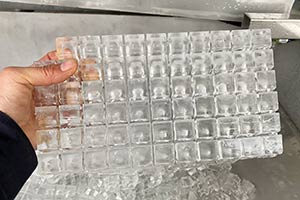 山東某制冰廠(chǎng)，日產(chǎn)5噸方冰機(jī)